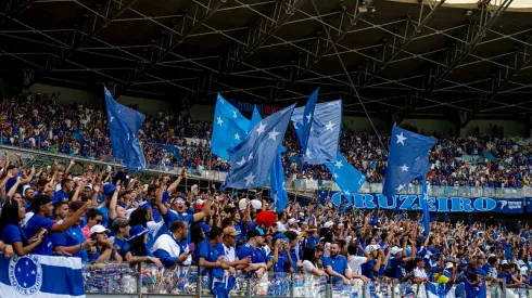 Torcedores do Cruzeiro batem recorde de público do novo Mineirão. 
