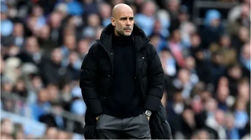 Pep Guardiola, treinador do Manchester City, durante partida da Premiere League – Foto: Michael Regan/Getty Images
