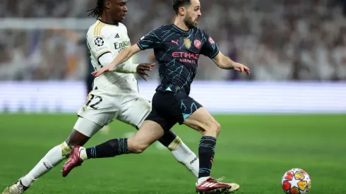 Camavinga (E), do Real Madrid, e Bernardo Silva, do Manchester City, dois destaques da terça de Champions.