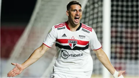 Calleri, jogador do São Paulo, comemorando gol – Foto:Alexandre Schneider/Getty Images
