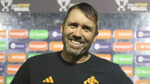 AL - ARAPIRACA - 28/02/2024 - COPA DO BRASIL 2024, ASA X INTERNACIONAL - Eduardo Coudet tecnico do Internacional (RS), durante a partida contra o Asa (AL) no estadio Coaracy da Mata Fonseca em Arapiraca (AL) pela copa do Brasil 2024, nesta quarta-feira (28). Eduardo Coudet quer aproveitar histórico positivo do Inter contra o Bahia.