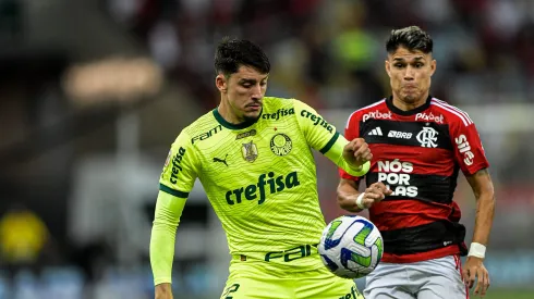 Jogadores de Flamengo e Palmeiras em Flamengo x Palmeiras pelo Brasileirão 2023.
