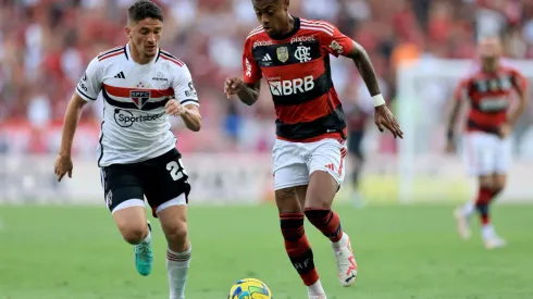 Pablo Maia (E) e Bruno Henrique na decisão da Copa do Brasil. Muitas mudanças aconteceram desde então. 
