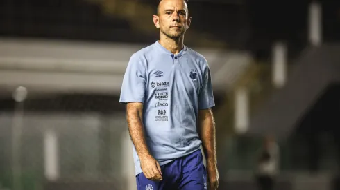 Kleiton Lima tecnico do Santos durante partida contra o Corinthians no estadio Vila Belmiro pelo campeonato Brasileiro A Feminino 2024.
