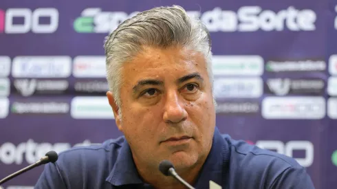 Novo atacante assina com o Santos graças a Alexandre Gallo
