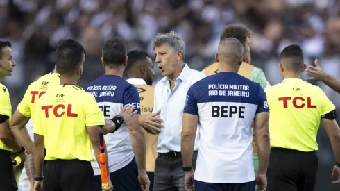 Renato Gaúcho se revoltou com arbitragem no jogo diante do Vasco.  Foto: Jorge Rodrigues/AGIF
