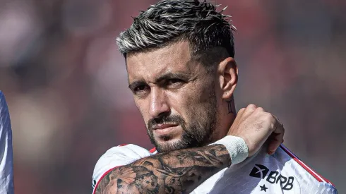 Arrascaeta em partida entre Atlético-GO e Flamengo no Serra Dourada pelo Campeonato Brasileiro, no dia 14/04/2024. 
