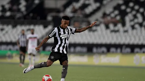 Tchê Tchê foi um dos melhores em campo na vitória do Botafogo.