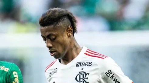Bruno Henrique durante partida contra o Palmeiras. Atacante faz análise da partida.
