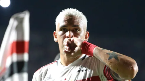 SAO PAULO, BRAZIL – DECEMBER 06: Luciano celebrates after scoring the team's first goal during the Brasileirao 2023 match between Sao Paulo and Flamengo at Morumbi Stadium on December 06, 2023 in Sao Paulo, Brazil. (Photo by Miguel Schincariol/Getty Images)
