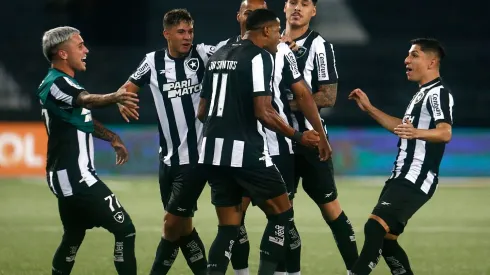 Time do Botafogo comemorando a vitória diante do Juventude pelo Campeonato Brasileiro.
Foto: Vitor Silva/ Botafogo