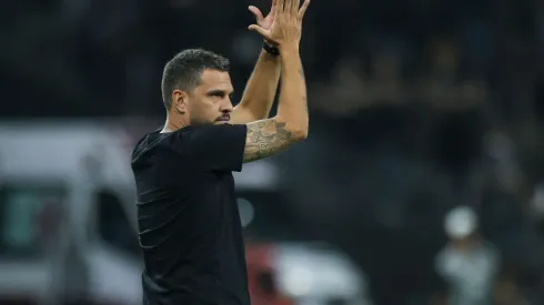 António Oliveira terá grande desafio diante do Argentinos Juniors.