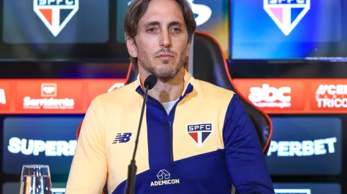 Luis Zubeldía pode não ser o único a estrear no confronto entre Barcelona e São Paulo.