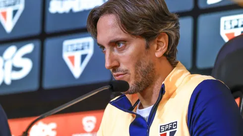 O técnico argentino Luis Zubeldía em seus primeiros momentos como técnico do São Paulo (Foto: Marcello Zambrana/AGIF)

