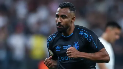 Everton Galdino começará de titular daqui a pouco contra o Estudiantes, em La Plata - Foto: LUCAS UEBEL/Divulgação