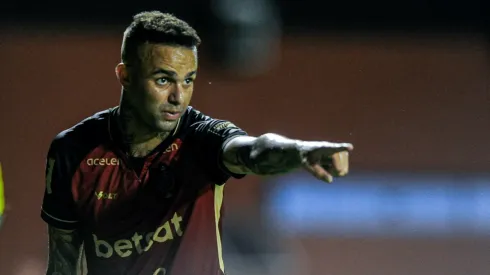 Jogador ficou menos de 100 dias no clube rubro-negro. Jhony Pinho/AGIF.