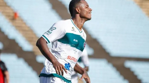 Luis Felipe, atacante do Ipatinga, foi oferecido ao Santos