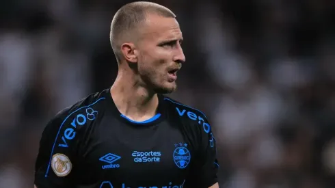 Foto: Ettore Chiereguini/AGIF - Rodrigo Ely recebe críticas após duelo contra o Estudiantes