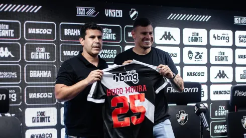 Hugo Moura em sua apresentação oficial pelo Vasco
Foto: Vasco