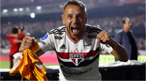 Foto: Ricardo Moreira/Getty Images – Rafinha comemora classificação do SPFC
