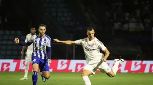Foto: Leonardo Hübbe/AGIF - Santos bate o Avaí por 2 a 0 nesta sexta-feira (26) pelo Brasileirão Série B 2024