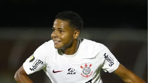 Foto: Thiago Calil/AGIF – Wesley marcou dois gols na vitória do Corinthians sobre o Fluminense neste domingo (28) pelo Brasileirão Série A 
