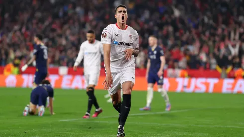 SEVILLE, SPAIN – MARCH 09: Erik Lamela of Sevilla FC celebrates after scoring the team's second goal during the UEFA Europa League round of 16 leg one match between Sevilla FC and Fenerbahce at Estadio Ramon Sanchez Pizjuan on March 09, 2023 in Seville, Spain. (Photo by Fran Santiago/Getty Images)
