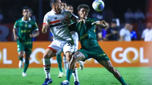 James Rodriguez jogador do Sao Paulo disputa lance com Richard Rios jogador do Palmeiras durante partida no estadio Morumbi pelo campeonato Brasileiro A 2024. Foto: Marcello Zambrana/AGIF
