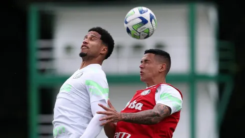 Naves (à direita) é tratado como uma promessa no elenco de Abel Ferreira no Palmeiras
