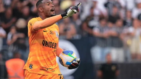 Carlos Miguel foi destaque em vitória do Corinthians
