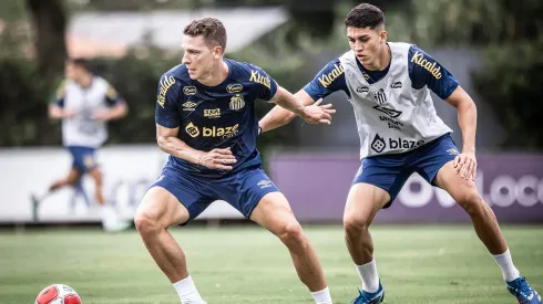 Jair Cunha treinou normalmente nesta quinta-feira e vai para o jogo contra o Guarani
