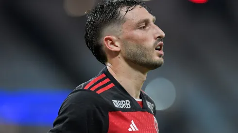 Matías Viña em partida do Mengão.