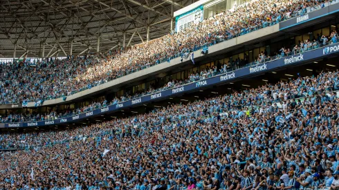 Torcedores do Grêmio são convocados para ajudar vítimas da tragédia no RS.