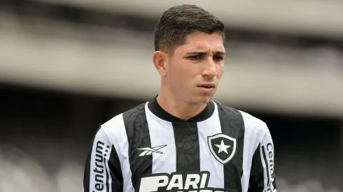 O jogador tem um gol anulado na partida, que gerou reclamação por parte da torcida