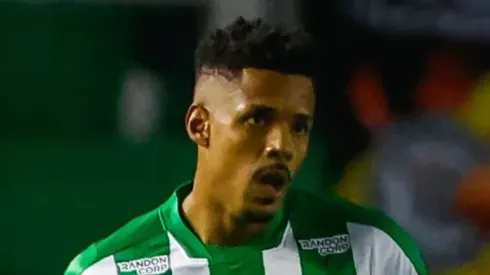 Caíque durante partida contra o Corinthians. Jogador é avaliado no SP.