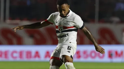 Welington, lateral do São Paulo, tem contrato somente até dezembro – Foto: Rubens Chiri/Saopaulofc.net