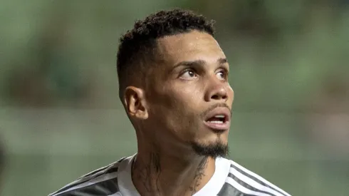 Paulinho comemora gol pelo Campeonato Mineiro. Jogador é criticado na web.