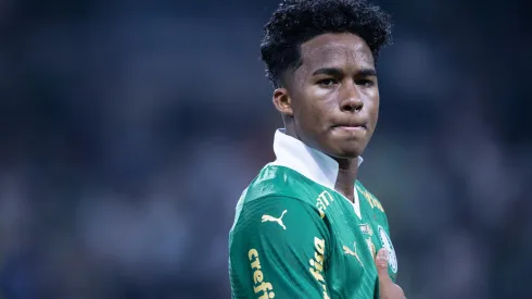 Endrick saiu incomodado de campo