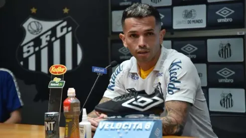 Foto: Divulgação/Santos – Santos inicia conversas para pagar dívida de Carbajal
