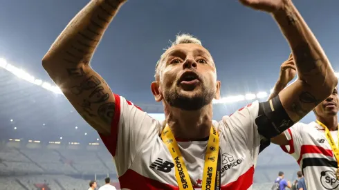 Rafinha é conhecido pela torcida por ajudar na busca por reforços e pode ser crucial para a vinda de Alex Sandro