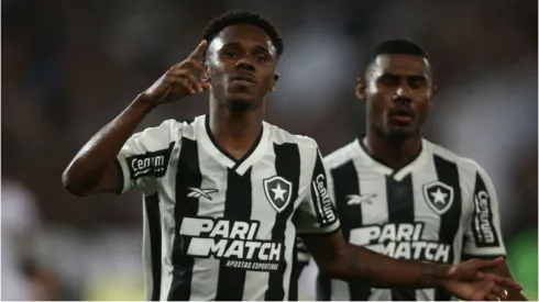 Foto: Wagner Meier/Getty Images – Jeffinho comemorando gol do Botafogo.
