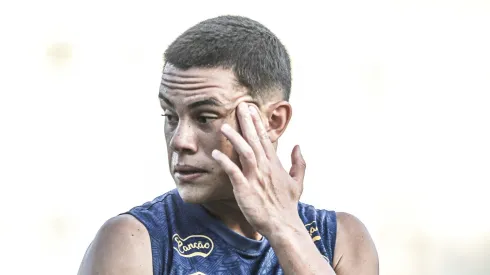 SP - SANTOS - 02/04/2024 - SANTOS, TREINO - JP Chermont jogador do Santos durante treino no Centro de Treinamento CT Rei Pele.