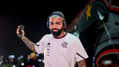Gabigol chegando em Flamengo x Amazonas. Atacante chegou mais cedo no treino do clube - Foto: Marcelo Cortes/Flamengo