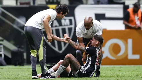 Momento em que o jogador sente a contusão no joelho