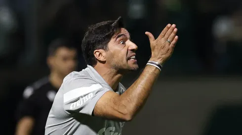 Abel Ferreira reclamou publicamente de jogar em Barueri e diz que rivais estão se aproveitando da 'desvantagem'