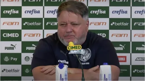 Anderson Barros em coletiva de imprensa – Reprodução: TV Palmeiras (YouTube).
