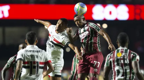 Patryck jogador do Sao Paulo disputa lance com Marquinhos jogador do Fluminense durante partida no estadio Morumbi pelo campeonato Brasileiro A 2024. Foto: Anderson Romao/AGIF
