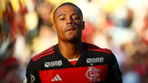 A diretoria do Flamengo está ativa no mercado em busca de reforços
