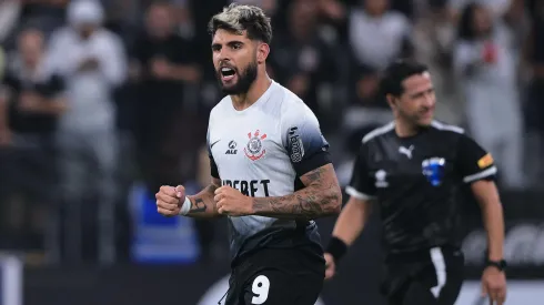 Yuri Alberto comemorando gol marcado contra o Argentinos Juniors pela Copa Sul-Amerincana
