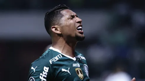 Rony, do Palmeiras, é pedido pela torcida do Bahia.
